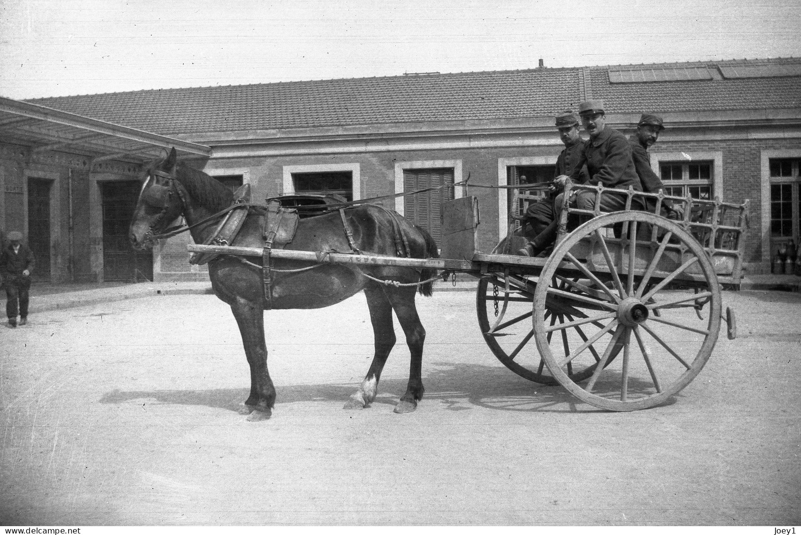 Photo Grande Guerre Format 13/18 Tirage Contemporain Argentique ,scène De La Vie Militaire. - War, Military