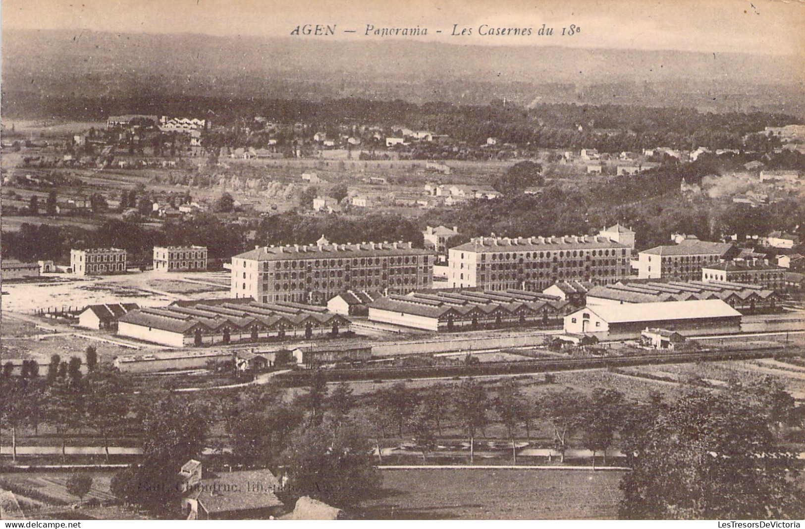 MILITARIA - AGEN - Panorama - Les Casernes Du 18è - Carte Postale Ancienne - Barracks
