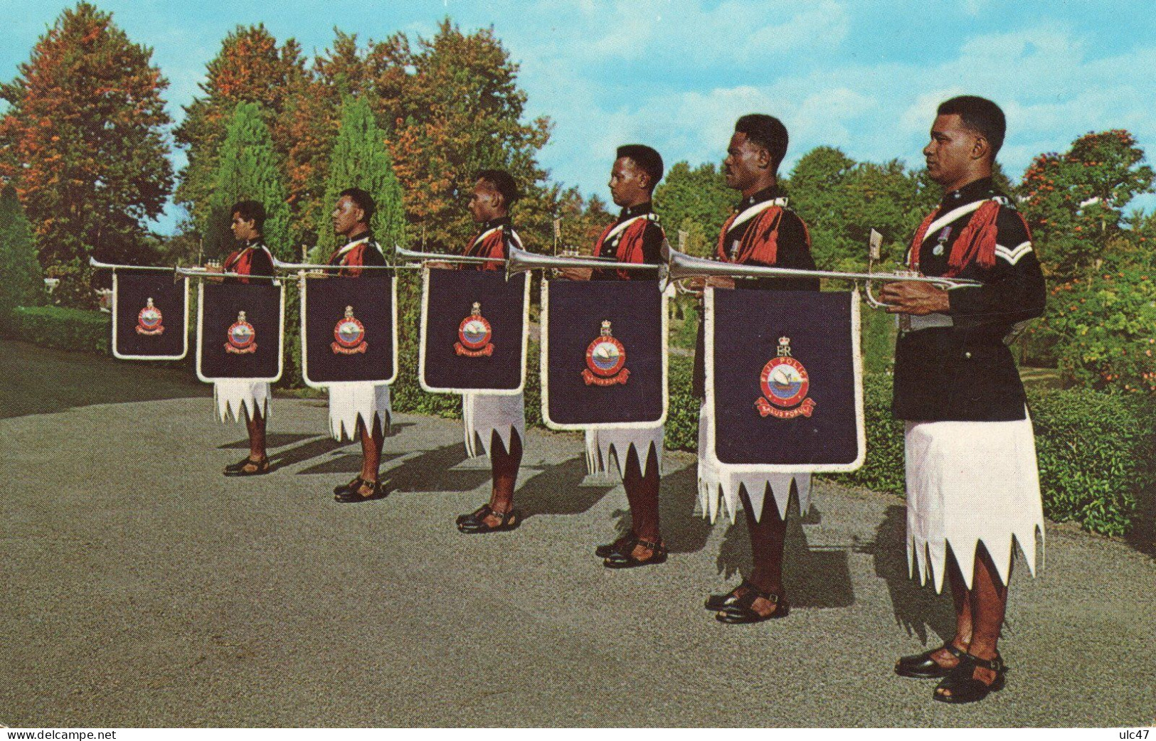 - FIDJI. - FIJI POLICE FORCE FANFARE TRUMPETERS. -  Stamps - Scan Verso - - Fidji