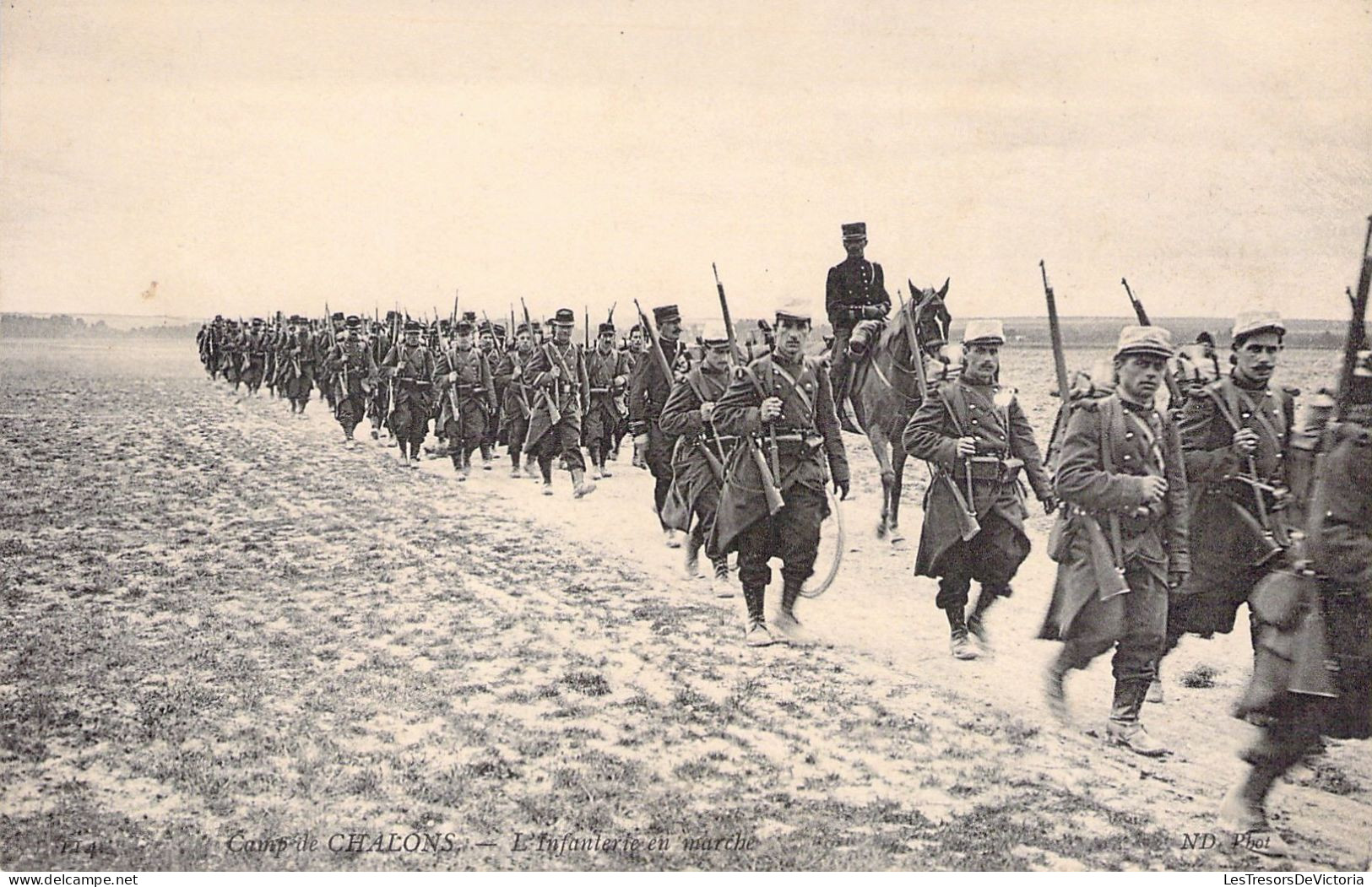 MILITARIA - MANOEUVRE - Camp De Chalons - L'infanterie En Marche - Carte Postale Ancienne - Maniobras