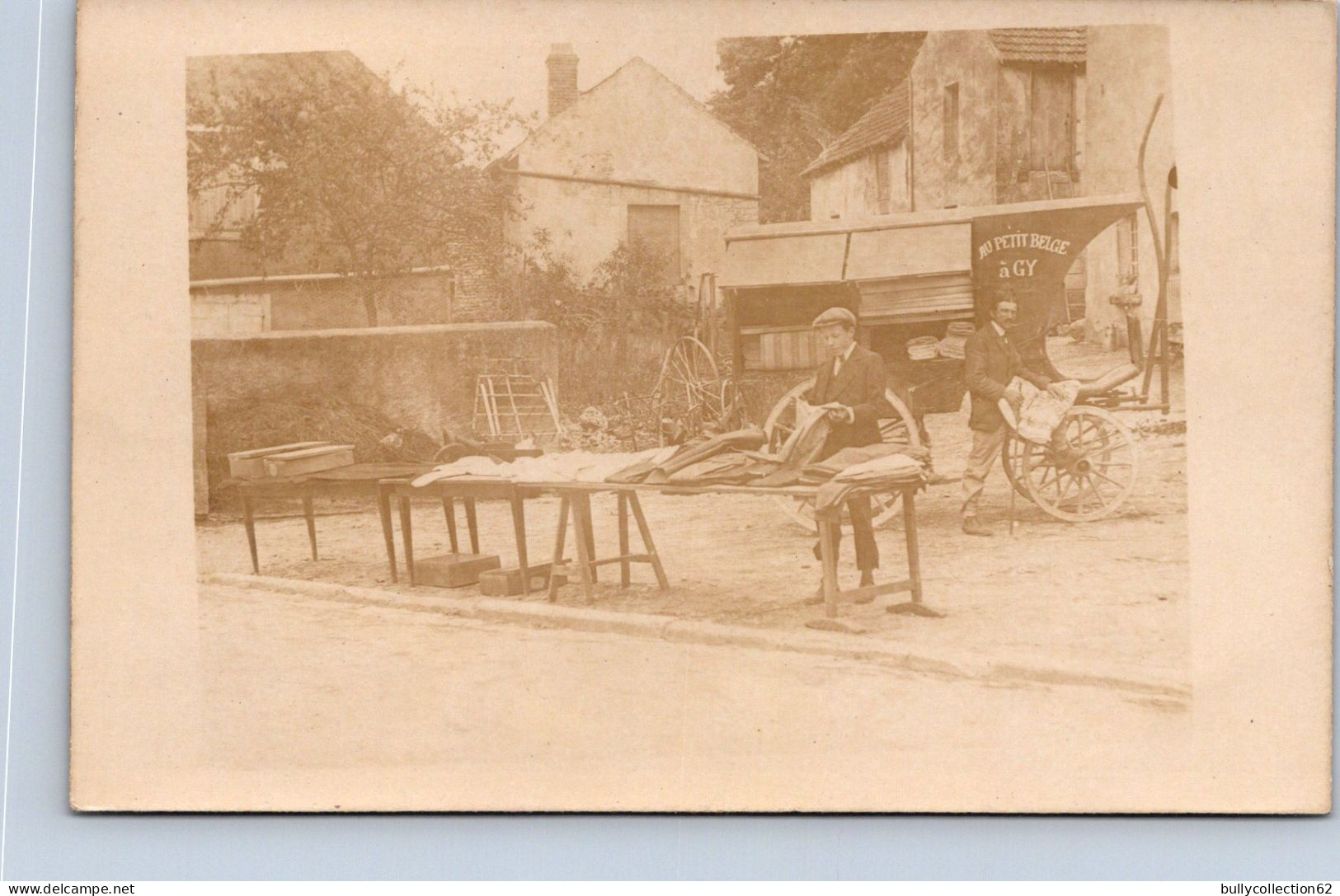 CPA  SELECTION -   GY  -  CARTE PHOTO - Au Petit Belge.Marchands D'Habits En Coton Ambulant (raretée) - Gy