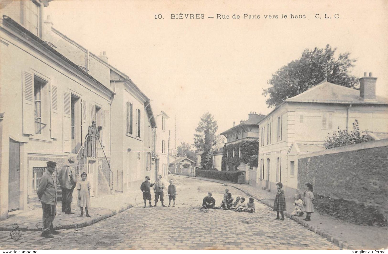 CPA 91 BIEVRES / RUE DE PARIS VERS LE HAUT / ENFANTS - Bievres