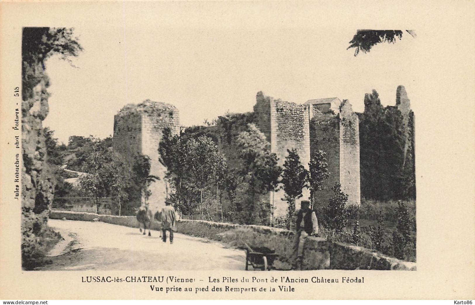 Lussac Les Château * Route * Les Piles Du Pont De L'ancien Château Féodal * Vue Prise Au Pied Des Remparts De La Ville - Lussac Les Chateaux