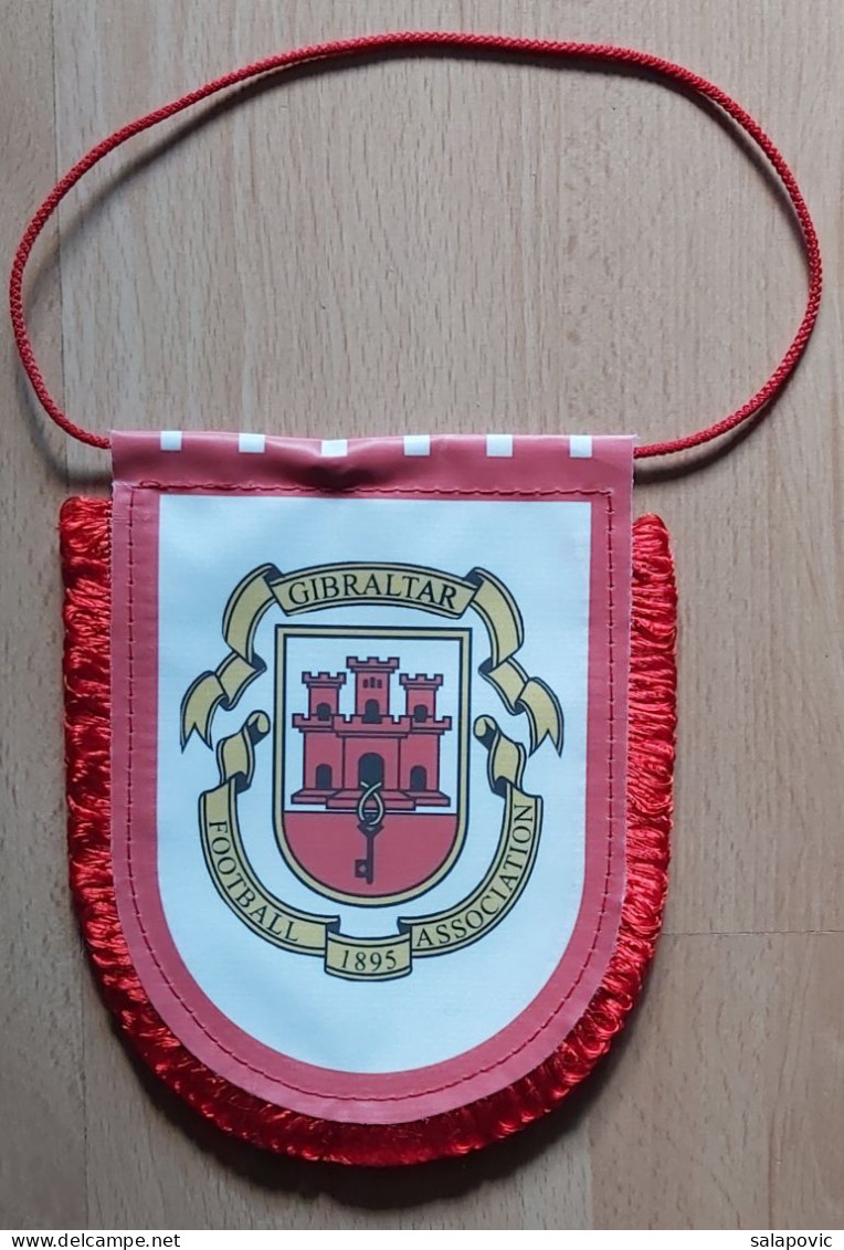 Gibraltar Football Association Soccer Club Fussball Calcio Futbol Futebol PENNANT, SPORTS FLAG ZS 3/1 - Bekleidung, Souvenirs Und Sonstige