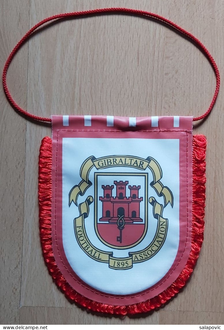 Gibraltar Football Association Soccer Club Fussball Calcio Futbol Futebol PENNANT, SPORTS FLAG ZS 3/1 - Bekleidung, Souvenirs Und Sonstige
