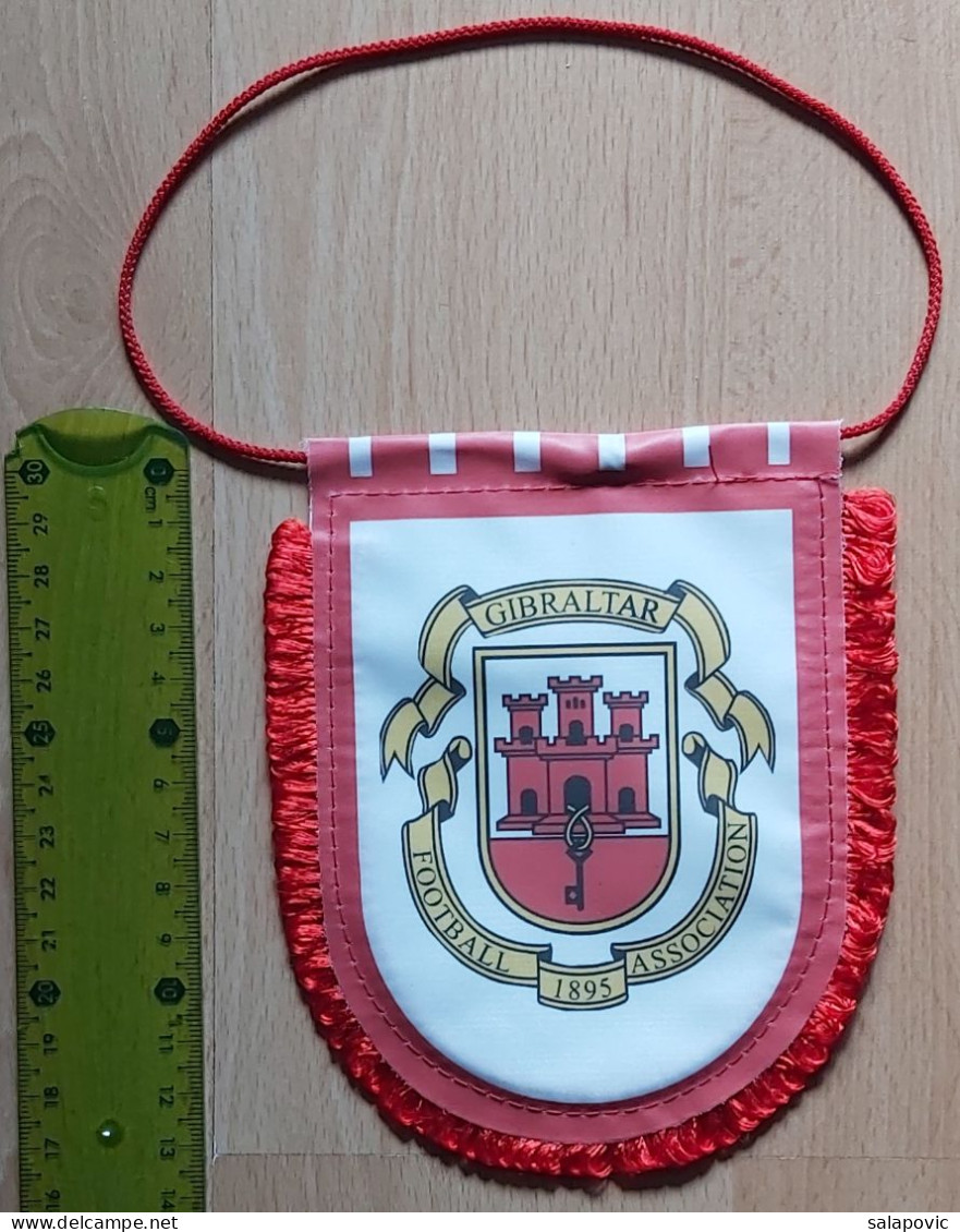 Gibraltar Football Association Soccer Club Fussball Calcio Futbol Futebol PENNANT, SPORTS FLAG ZS 3/1 - Abbigliamento, Souvenirs & Varie