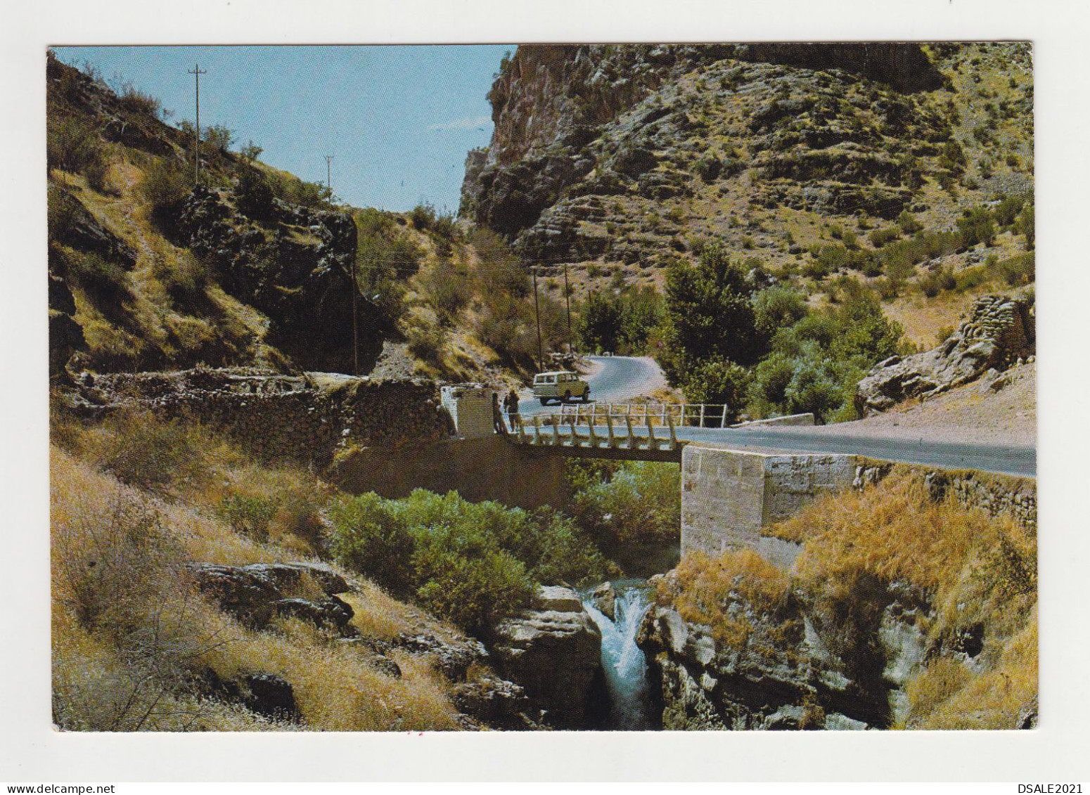 IRAQ IRAK Gully Ali Beg Gorge View Old Car, Postcard By IRAQI AIRWAYS Vintage Photo Postcard RPPc (22224) - Iraq