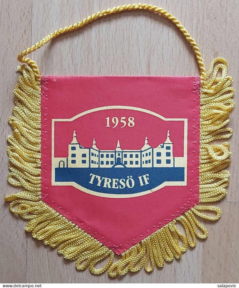 Tyresö IF Sweden Football  Soccer Club Fussball Calcio Futbol Futebol PENNANT, SPORTS FLAG ZS 3/3 - Abbigliamento, Souvenirs & Varie