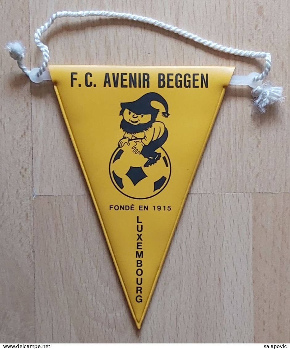 FC Avenir Beggen Luxembourg Football  Soccer Club Fussball Calcio Futbol Futebol PENNANT, SPORTS FLAG ZS 3/3 - Kleding, Souvenirs & Andere