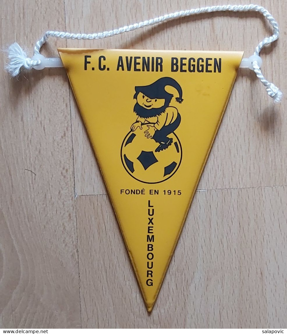 FC Avenir Beggen Luxembourg Football  Soccer Club Fussball Calcio Futbol Futebol PENNANT, SPORTS FLAG ZS 3/3 - Habillement, Souvenirs & Autres
