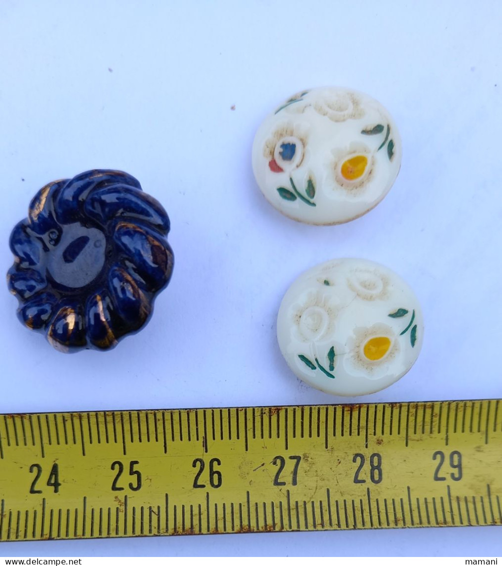 3 Boutons Anciens Ceramique Et Autre - Buttons