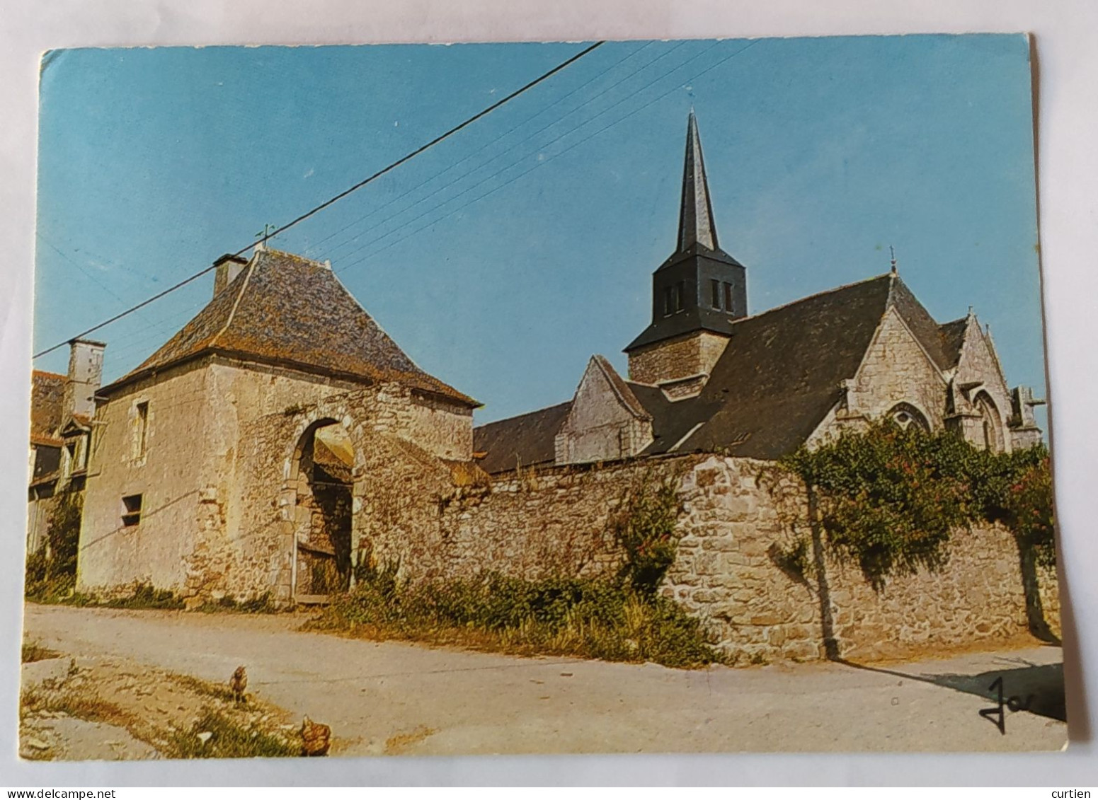 ILE D' ARZ . 56 . L' église Et Rue A Reconnaitre . 1979 ( Rare ) - Ile D'Arz