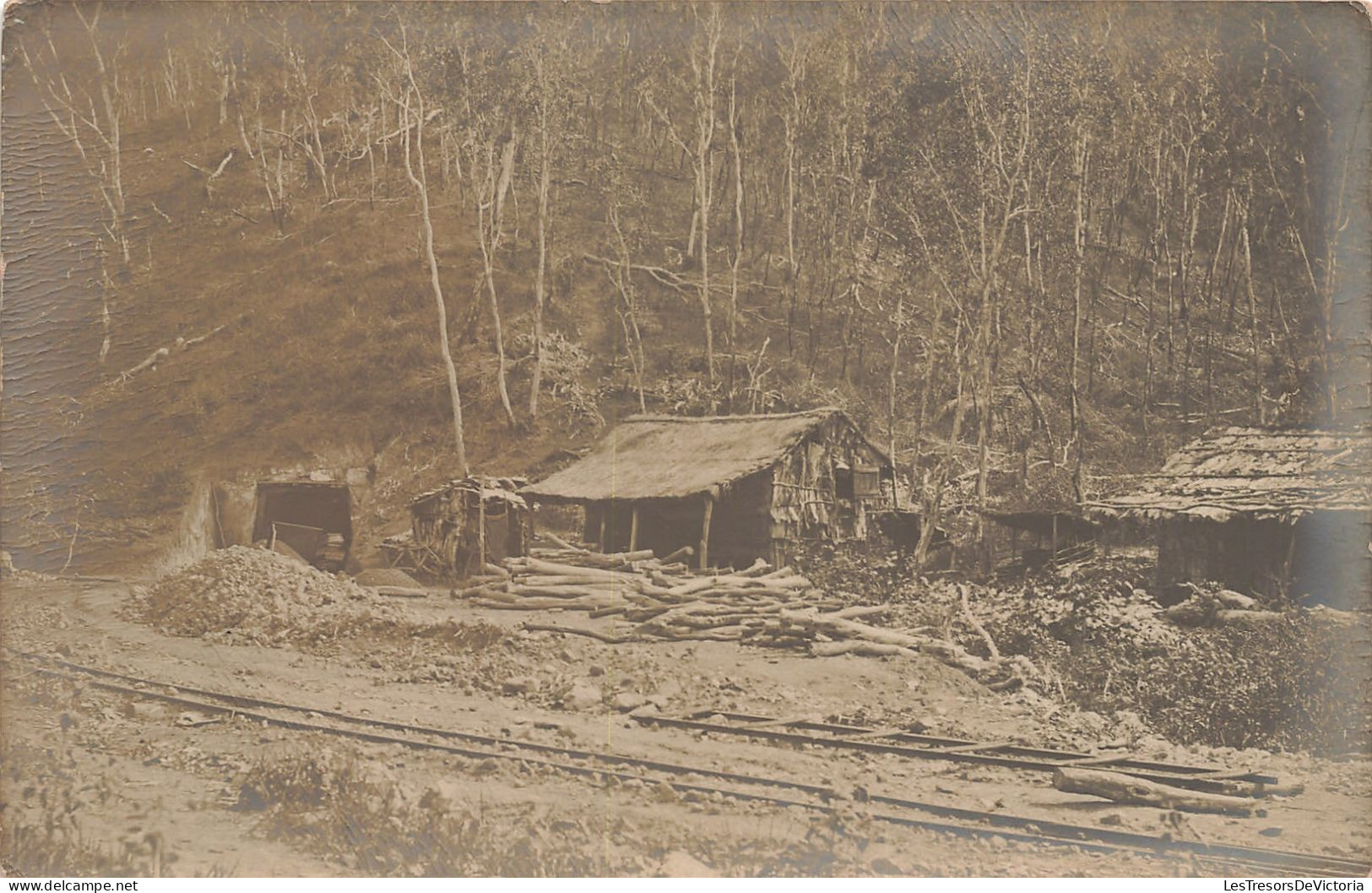 Nouvelle Calédonie - Lot De 3 Cartes - Mines De Charbon - Campement Minier ? - Société Lumière - Carte Postale Ancienne - New Caledonia