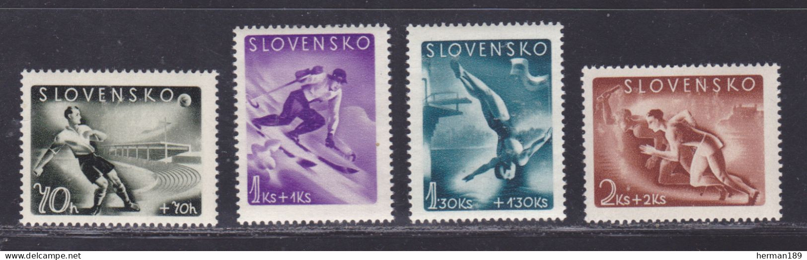 SLOVAQUIE N°  108 à 111 ** MNH Neufs Sans Charnière, Avec Adhérences (D9960) Au Profit Des Fonds Sportifs - 1944 - Unused Stamps