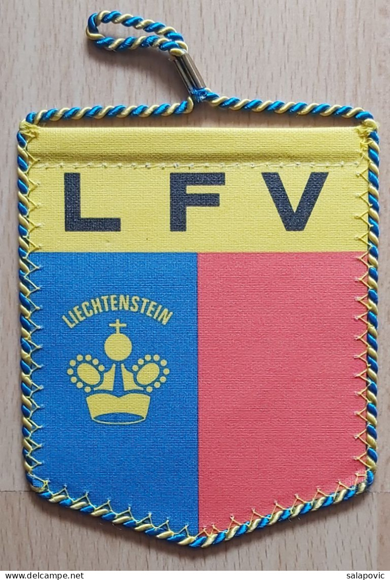 Liechtenstein Football Association (LFV) Liechtensteiner Fussballverband Football Calcio PENNANT, SPORTS FLAG ZS 3/8 - Habillement, Souvenirs & Autres