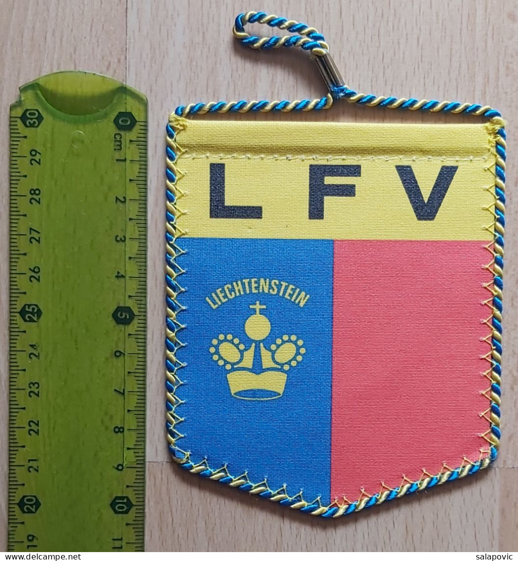 Liechtenstein Football Association (LFV) Liechtensteiner Fussballverband Football Calcio PENNANT, SPORTS FLAG ZS 3/8 - Bekleidung, Souvenirs Und Sonstige