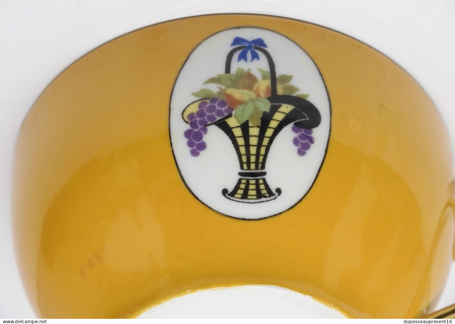 - TASSE ART DECO PORCELAINE F LEGRAND & Cie LIMOGES cartouche Panier de fruits    E