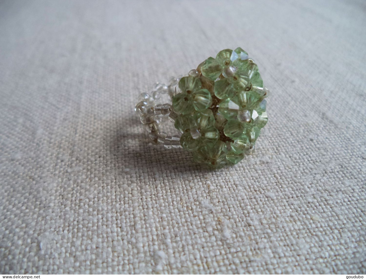 Bague Artisanale Perles Fleurs Vertes Anneau Perles Blanches. Beau Travail. - Bagues