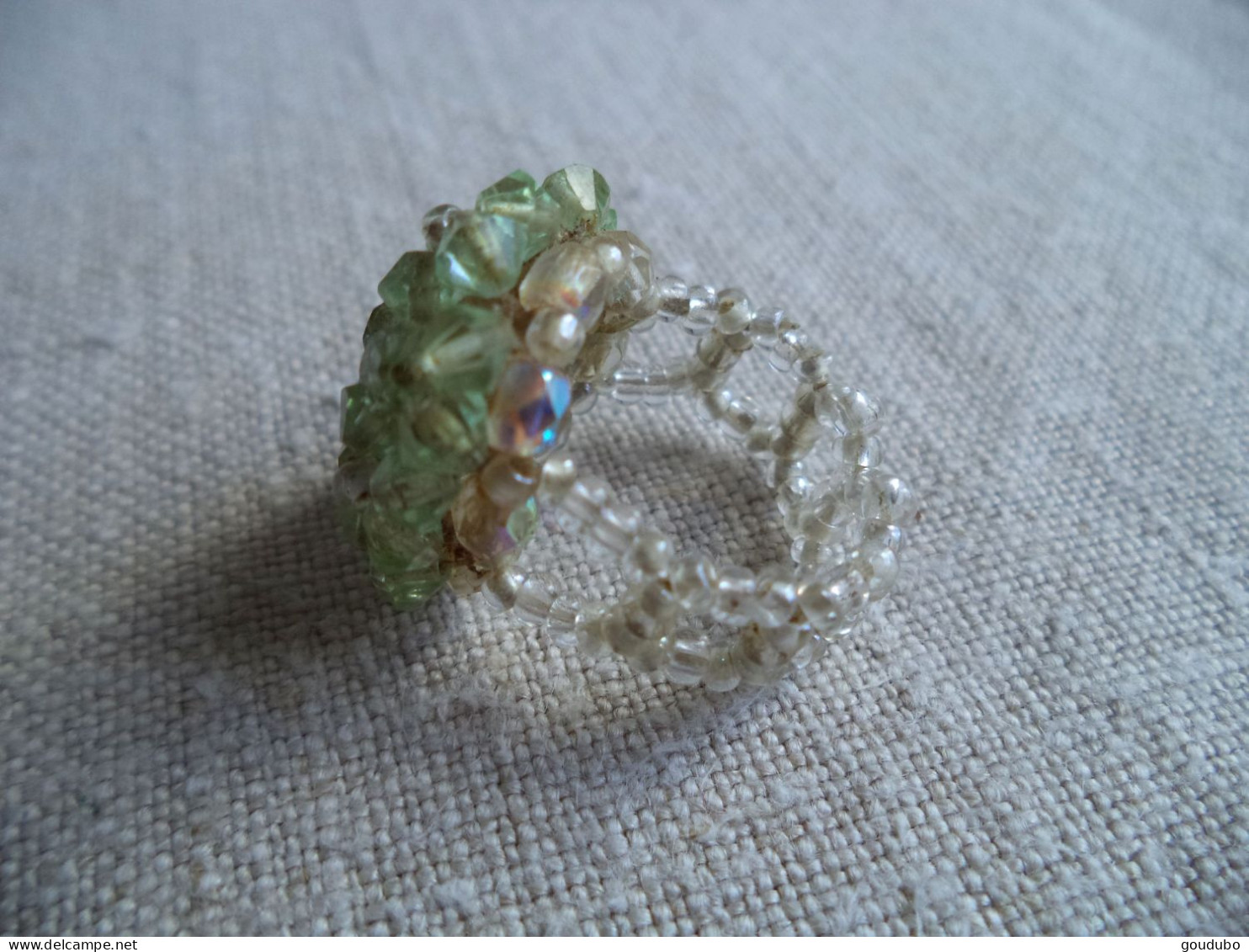 Bague Artisanale Perles Fleurs Vertes Anneau Perles Blanches. Beau Travail. - Bagues