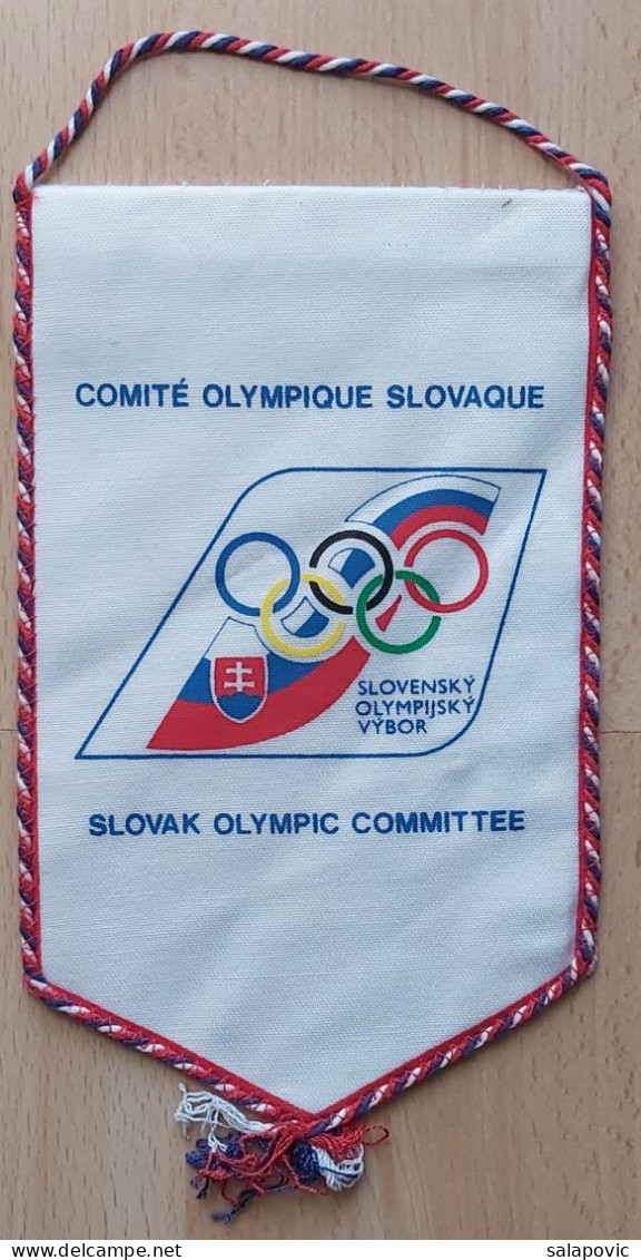 Slovakia Olympic Team  Olympic Games National Olympic Committee NOC PENNANT, SPORTS FLAG ZS 3/11 - Habillement, Souvenirs & Autres