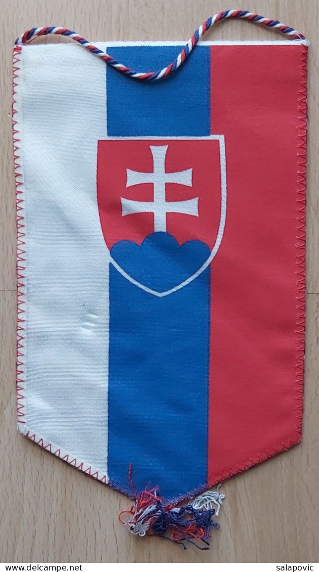 Slovakia Olympic Team  Olympic Games National Olympic Committee NOC PENNANT, SPORTS FLAG ZS 3/11 - Apparel, Souvenirs & Other