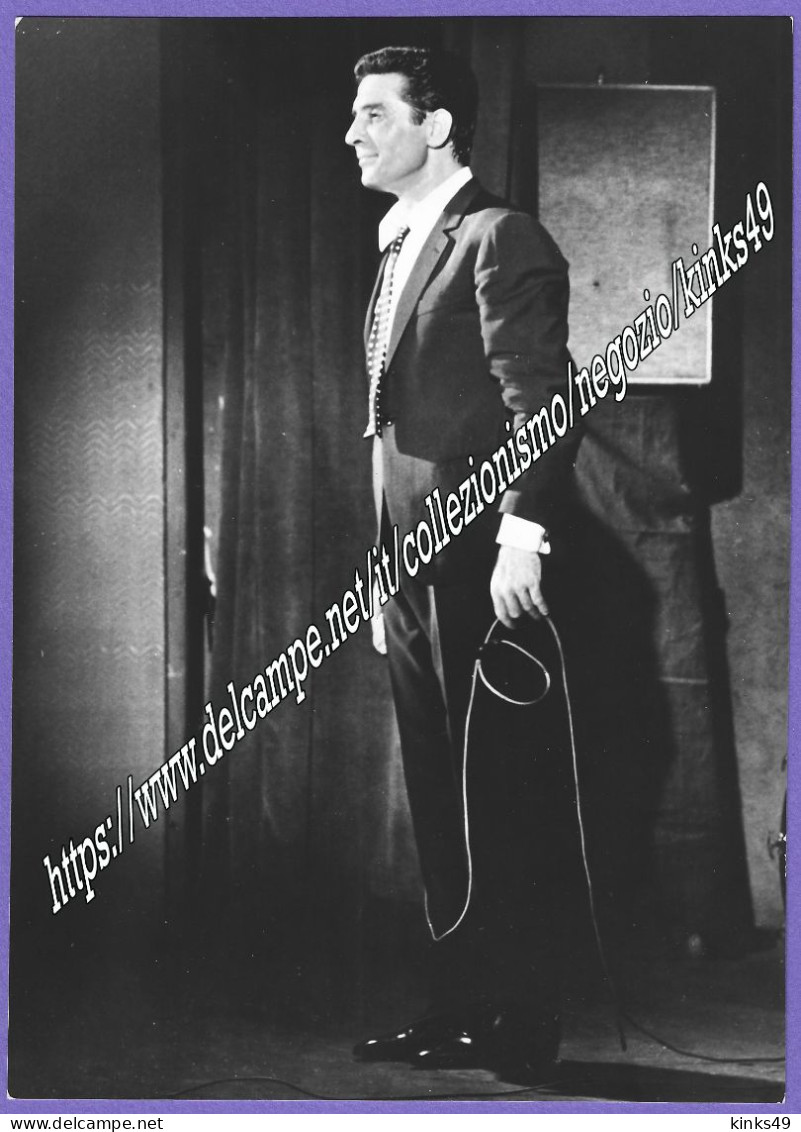 666> FOTOGRAFIA ORIGINALE 1966 : GILBERT BECAUD - Cm 13 X 18 - Photos