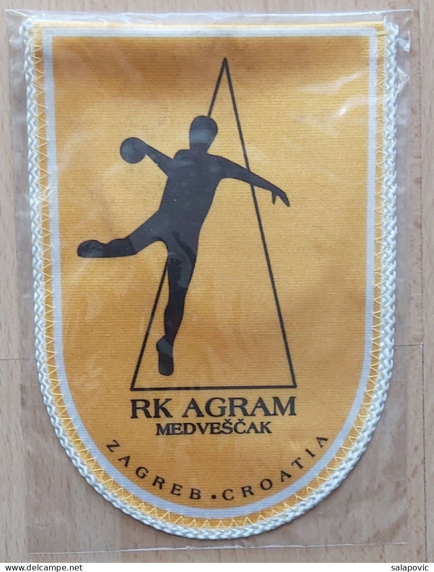 RK AGRAM - MEDVESCAK Zagreb Croatia Handball Club  PENNANT, SPORTS FLAG ZS 3/16 - Balonmano