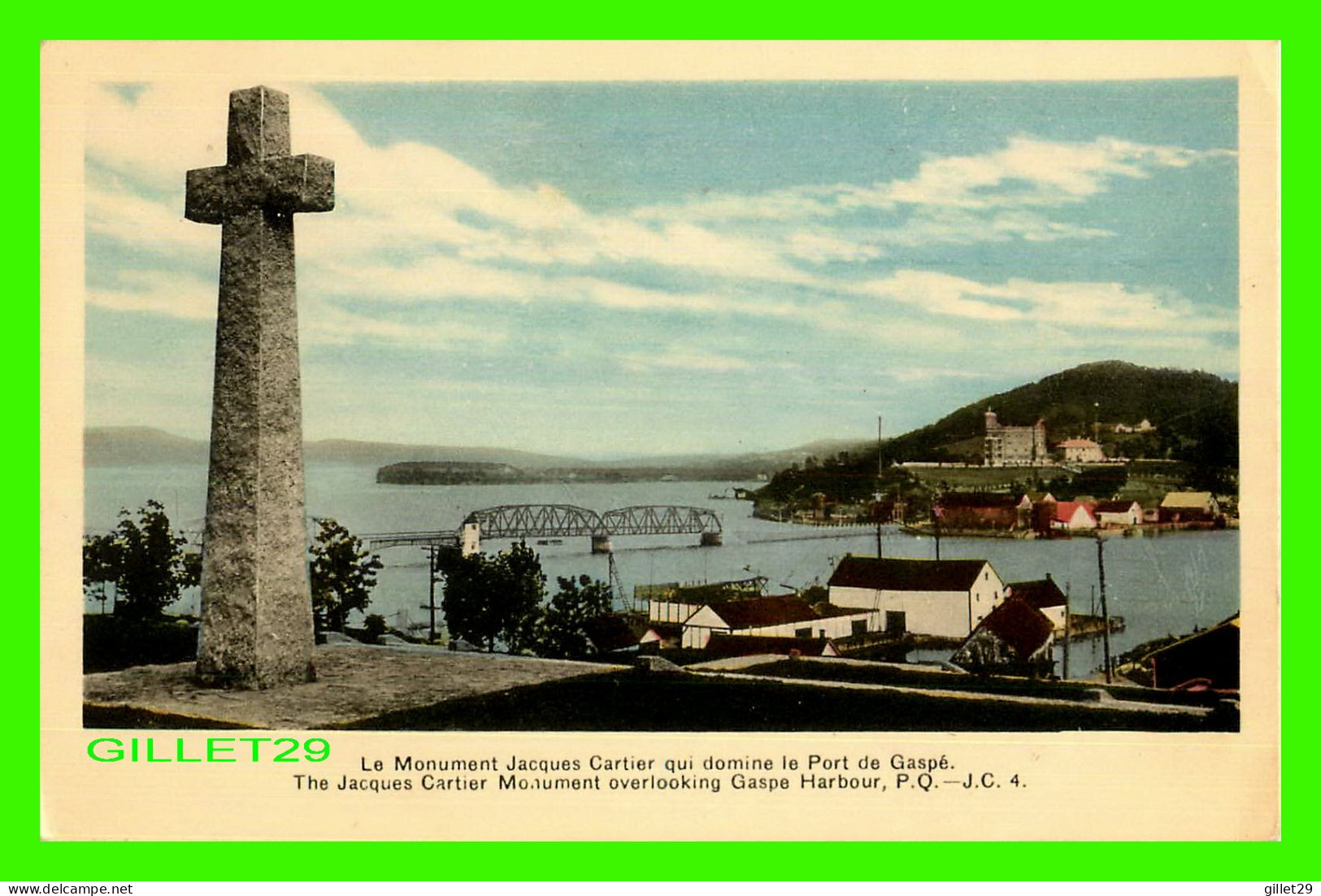 GASPÉ, QUÉBEC - LE MONUMENT JACQUES CARTIER QUI DOMINE LE PORT DE GASPÉ - J.C. - PECO - - Gaspé