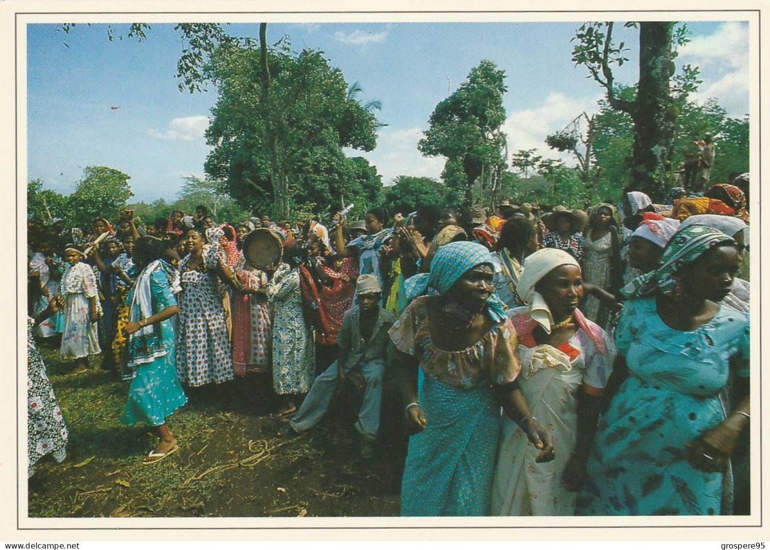 GRANDE COMORES NGAZIDJA DANSE DU PILON WADAHA + FEMMES EN FETE + PLAGE ET HOTEL ITSANDRA 1988 - Comores