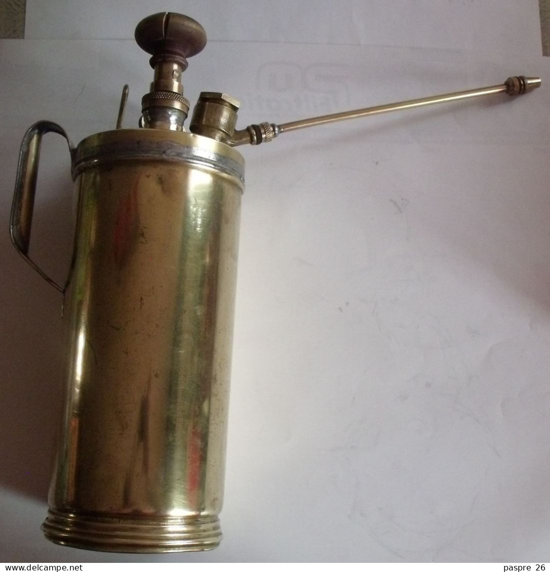 Ancien Et Rare, Très Beau Pulvérisateur En Cuivre Jaune, Sans Marque - Other Apparatus