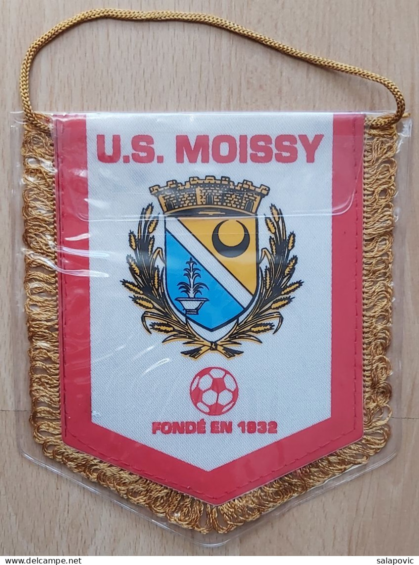 US Moissy France Football Club SOCCER, FUTBOL, CALCIO PENNANT, SPORTS FLAG ZS 3/17 - Apparel, Souvenirs & Other