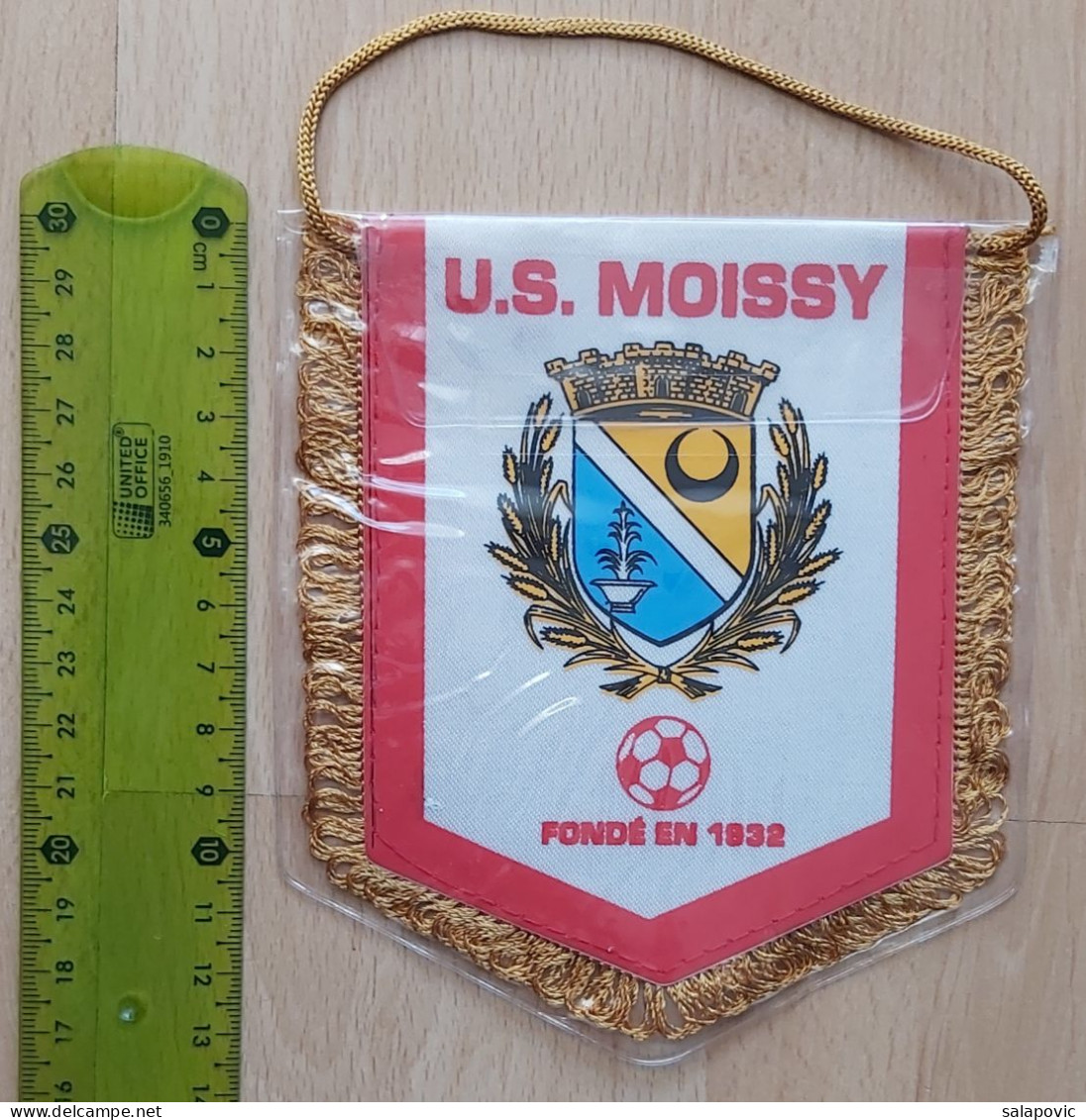 US Moissy France Football Club SOCCER, FUTBOL, CALCIO PENNANT, SPORTS FLAG ZS 3/17 - Apparel, Souvenirs & Other