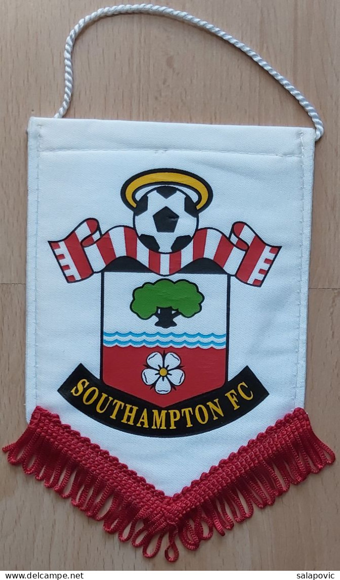 SOUTHAMPTON FC - England Football Club SOCCER, FUTBOL, CALCIO PENNANT, SPORTS FLAG ZS 3/18 - Kleding, Souvenirs & Andere