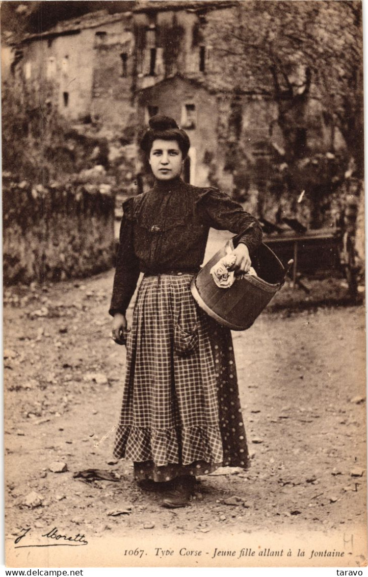 CORSE - TYPE DE JEUNE FILLE CORSE Allant à La Fontaine (secchia) - Autres & Non Classés