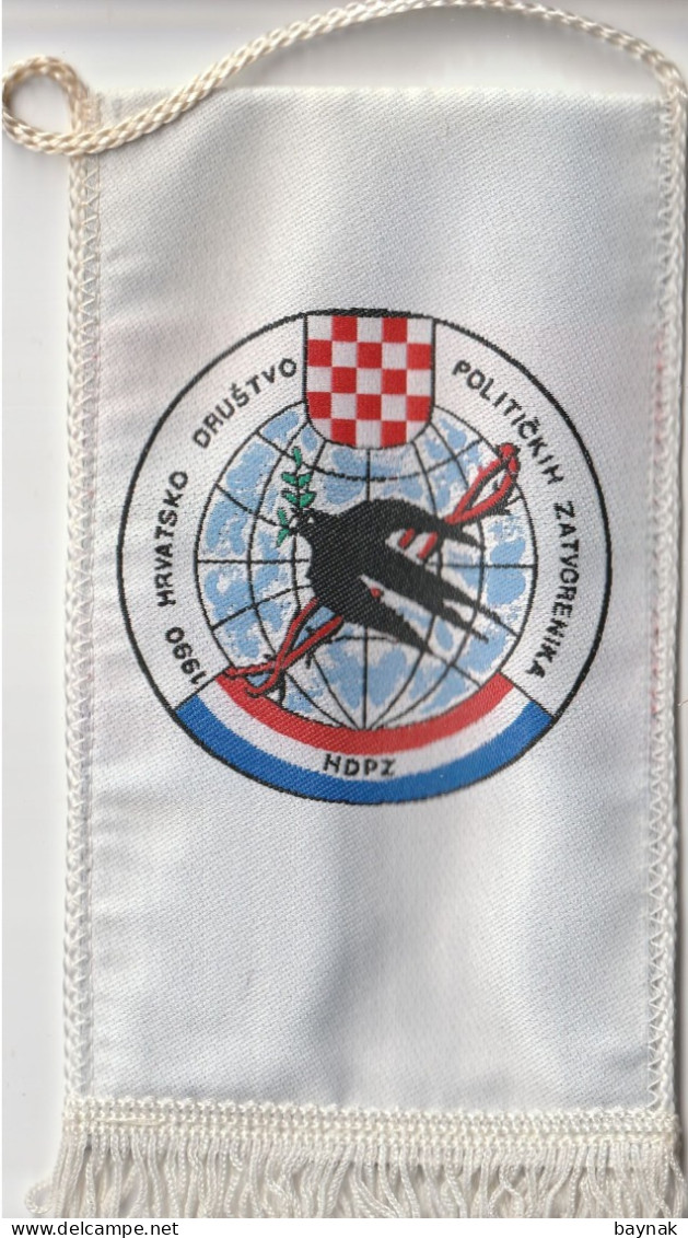 CROATIA  -  HDPZ  --  1990 HRVATSKO DRUSTVO POLITICKIH ZATVORENIKA  --   -  19 Cm X 10,5 Cm  -  BANNER, PENNANT, DRAPEAU - Banderas