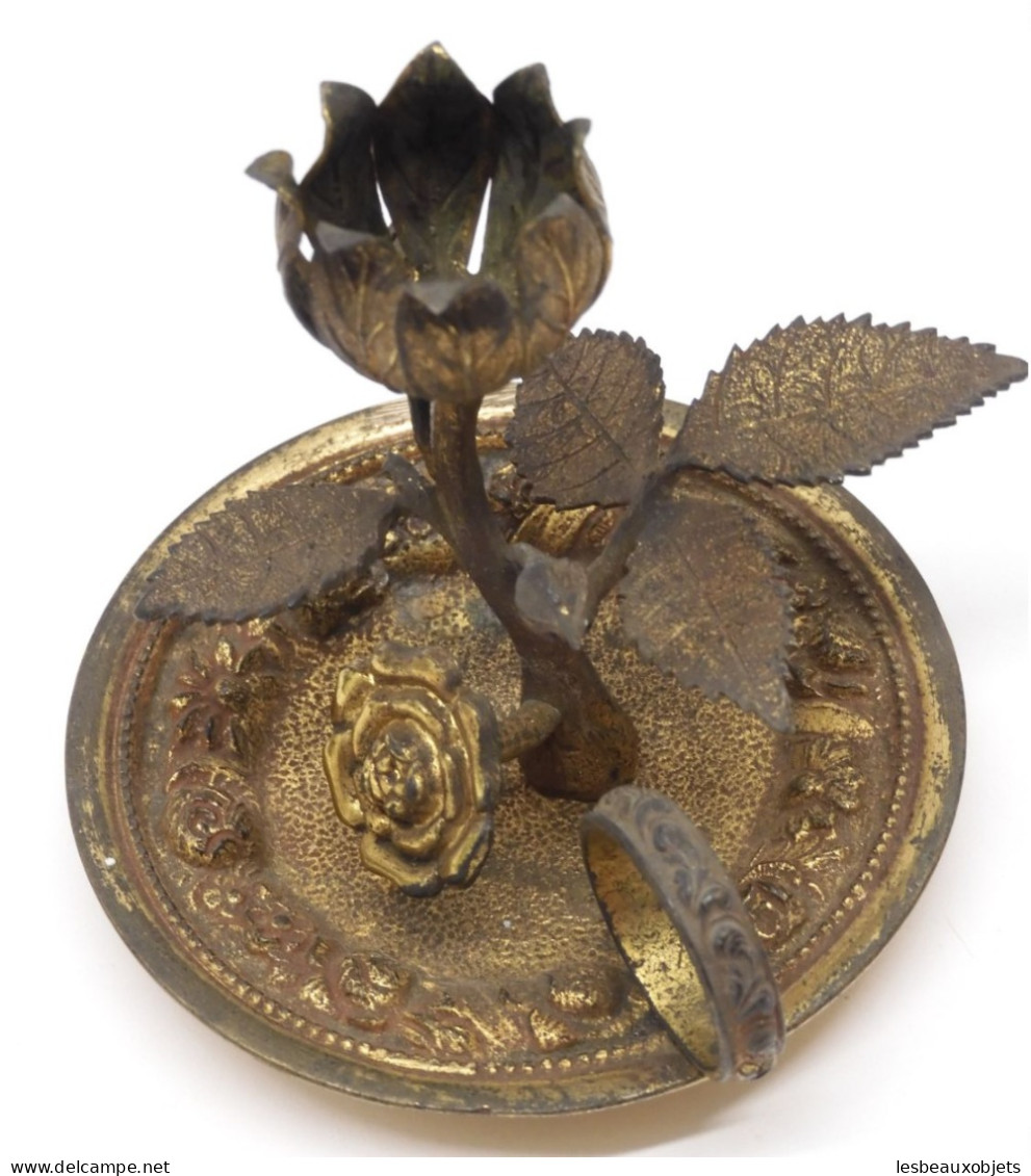 -ANCIEN PETIT BOUGEOIR A MAIN FLEUR BRONZE COLLECTION DECO BOUGIE   E