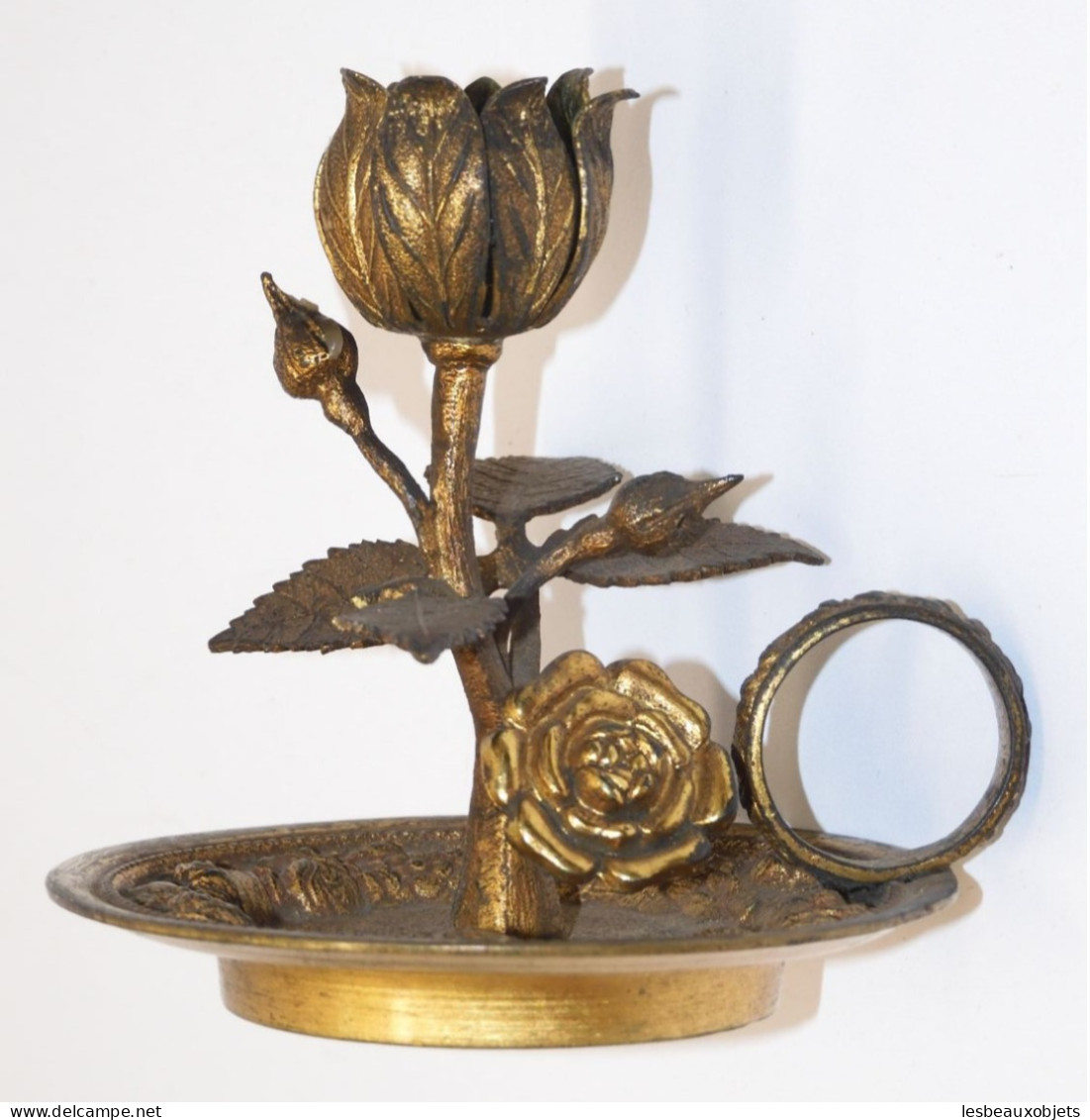 -ANCIEN PETIT BOUGEOIR A MAIN FLEUR BRONZE COLLECTION DECO BOUGIE   E