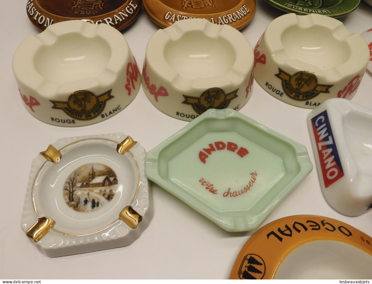 *LOT de 14 CENDRIERS PUB BISTROT PORCELAINE OPALINE PINEAU COGNAC CUSENIER   E