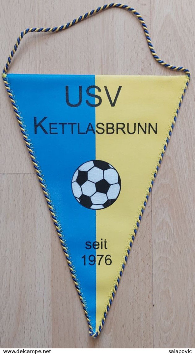 USV Kettlasbrunn Austria Football Club SOCCER, FUTBOL, CALCIO  PENNANT, SPORTS FLAG ZS 2/19 - Kleding, Souvenirs & Andere