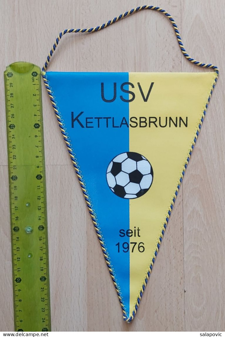 USV Kettlasbrunn Austria Football Club SOCCER, FUTBOL, CALCIO  PENNANT, SPORTS FLAG ZS 2/19 - Kleding, Souvenirs & Andere