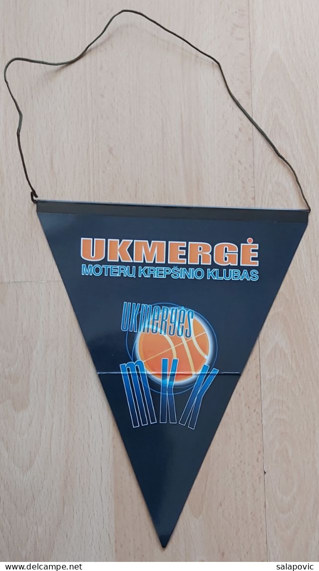 UKMERGE MOTERU KREPSINIO KLUBAS Lithuania Basketball Club PENNANT, SPORTS FLAG ZS 2/20 - Kleding, Souvenirs & Andere