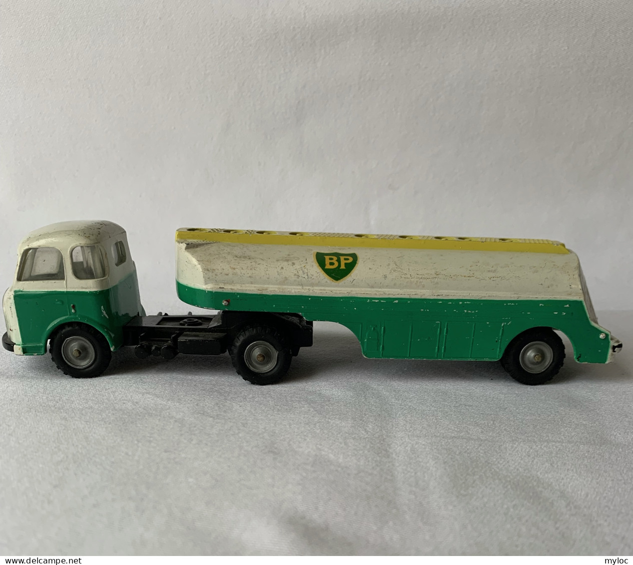 CIJ. Camion-Citerne BP. Tracteur Saviem - LKW, Busse, Baufahrzeuge