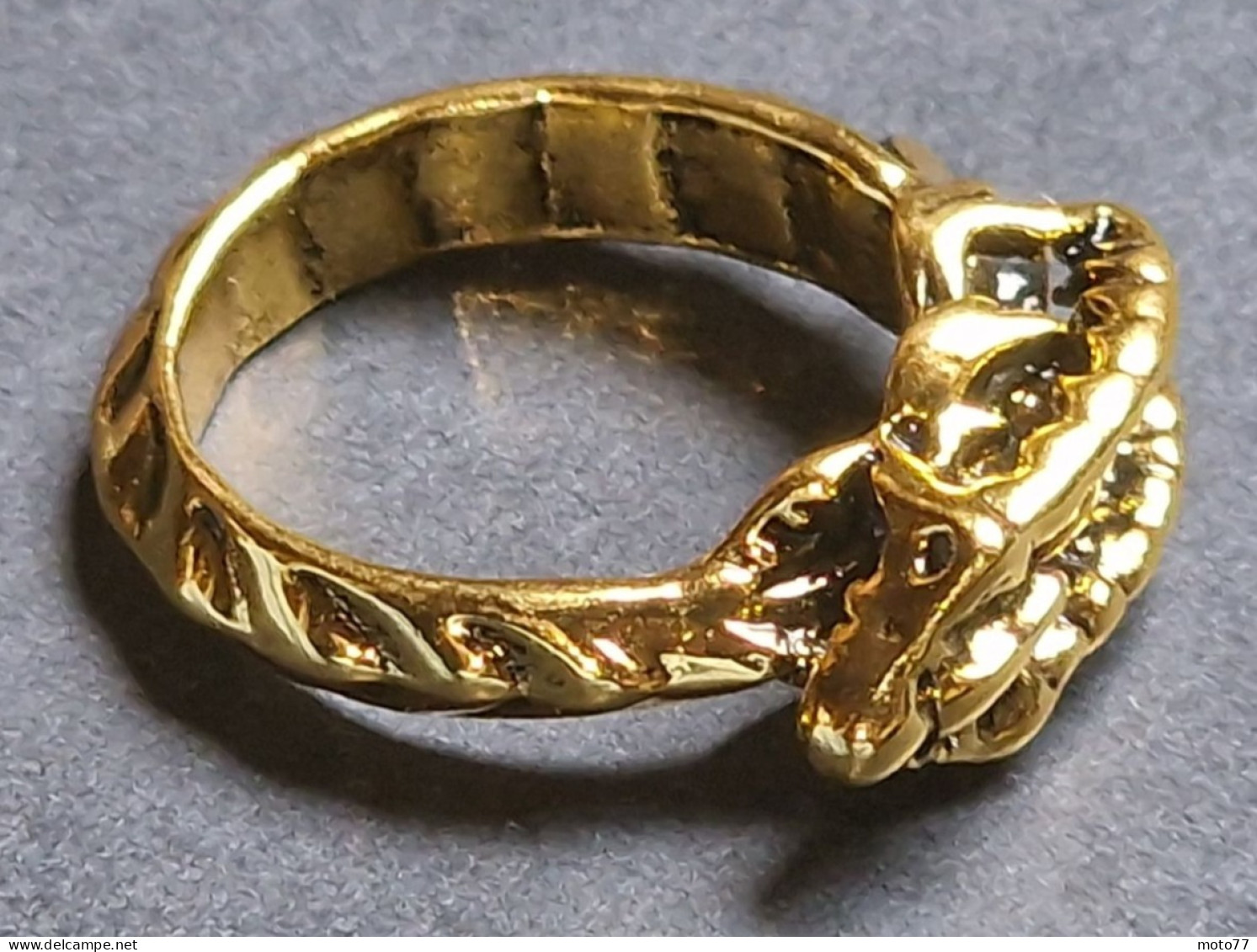 Jolie BAGUE Lézard Dorée - Taille 8 -Diamètre Intérieur (pour Le Doigt) : Environ 18 Mm - "neuf De Stock" - Vers 2000 - Bagues