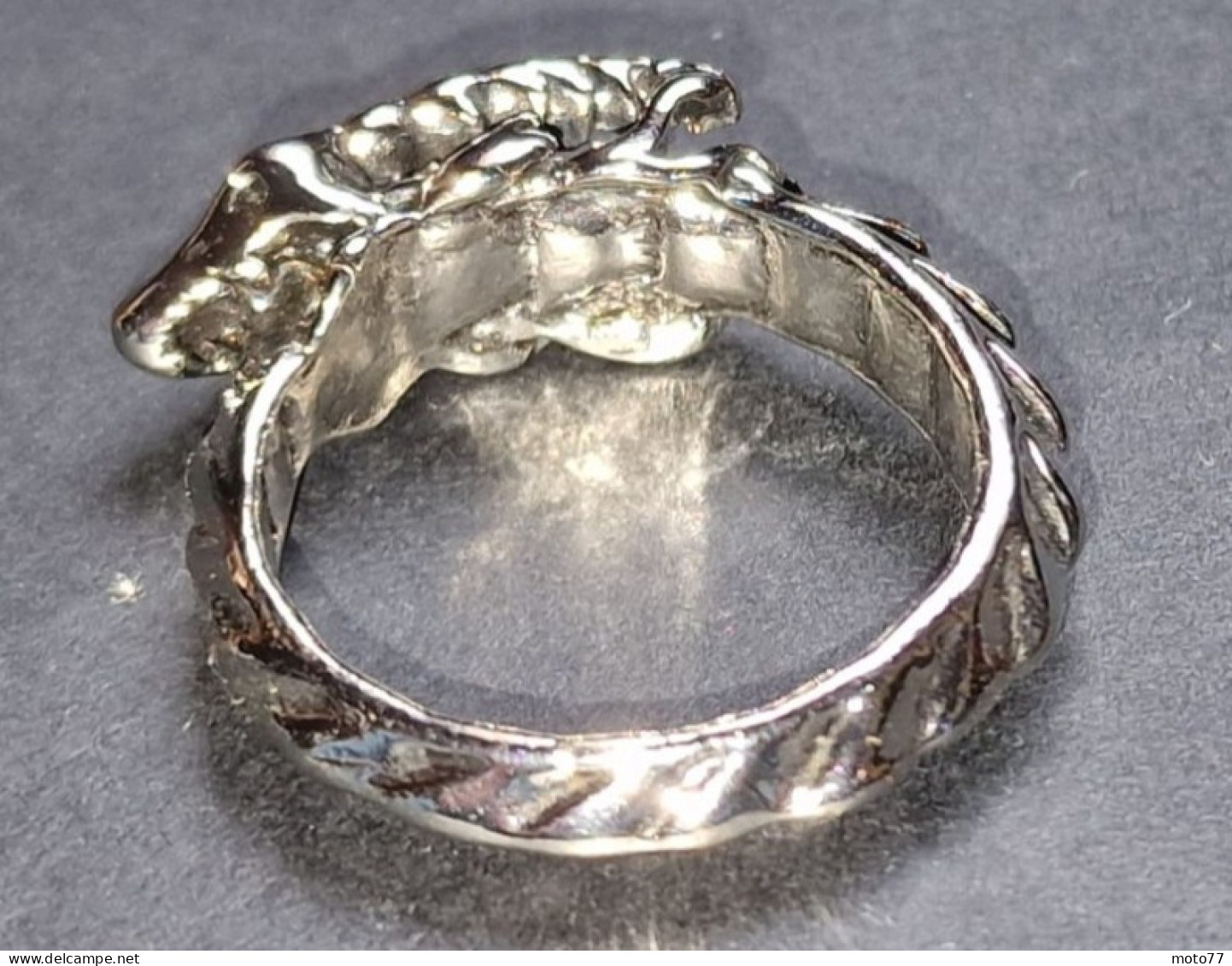 Jolie BAGUE Lézard Argenté - Taille 9 -Diamètre Intérieur (pour Le Doigt) : Environ 19 Mm - "neuf De Stock" - Vers 2000 - Anelli