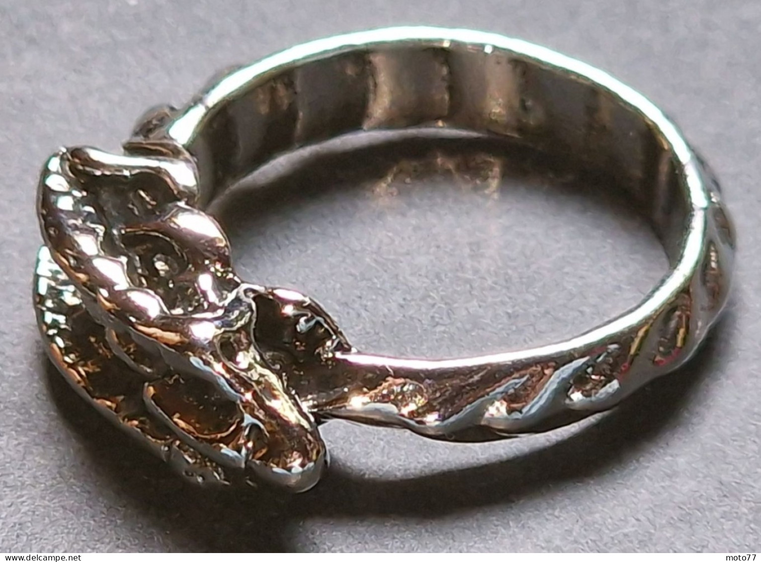 Jolie BAGUE Lézard Argenté - Taille 9 -Diamètre Intérieur (pour Le Doigt) : Environ 19 Mm - "neuf De Stock" - Vers 2000 - Anelli