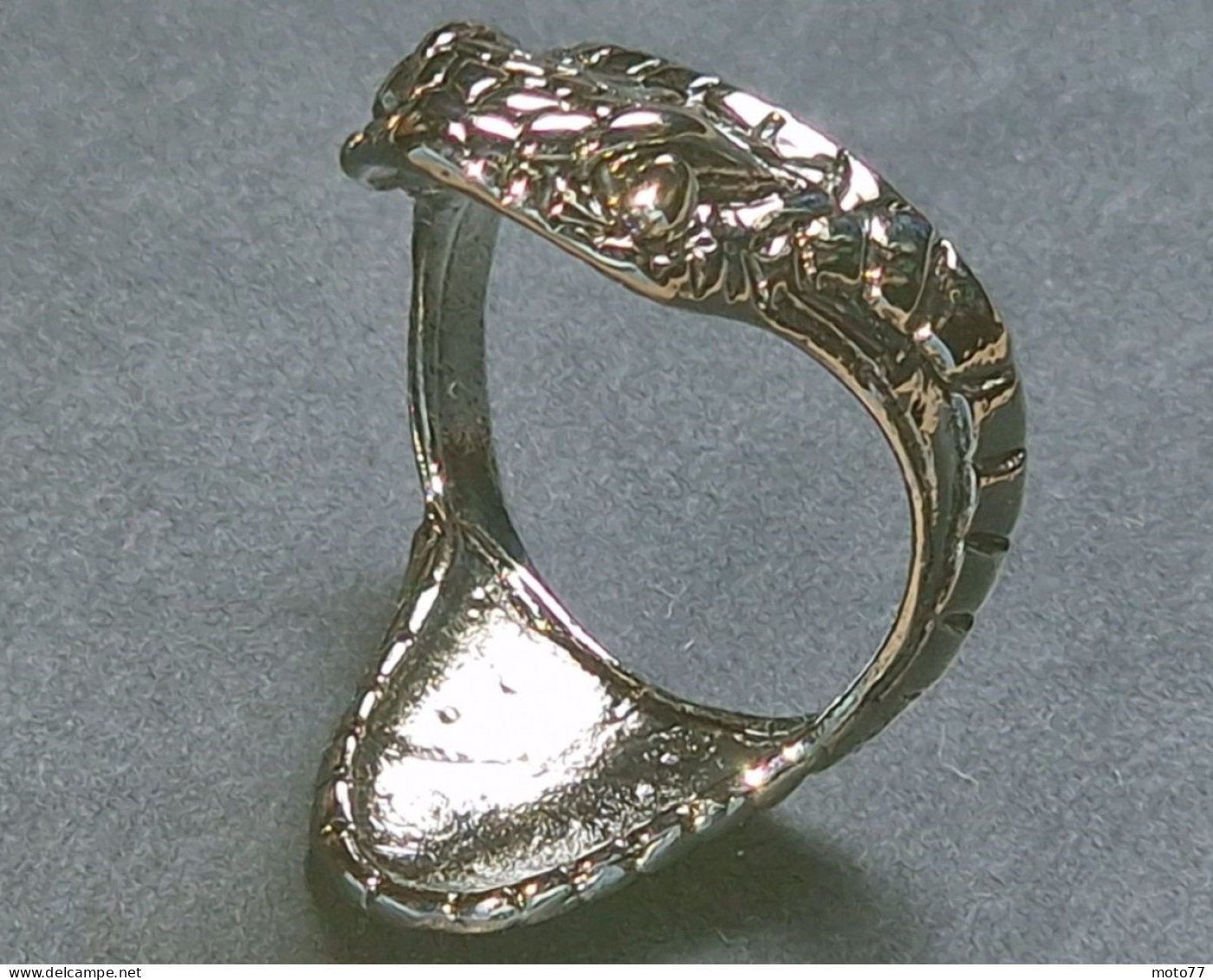 Jolie BAGUE Tête Serpent Argenté -Taille 8 -Diamètre Intérieur(pour Le Doigt): Environ 18 Mm -"neuf De Stock"- Vers 2000 - Ringe