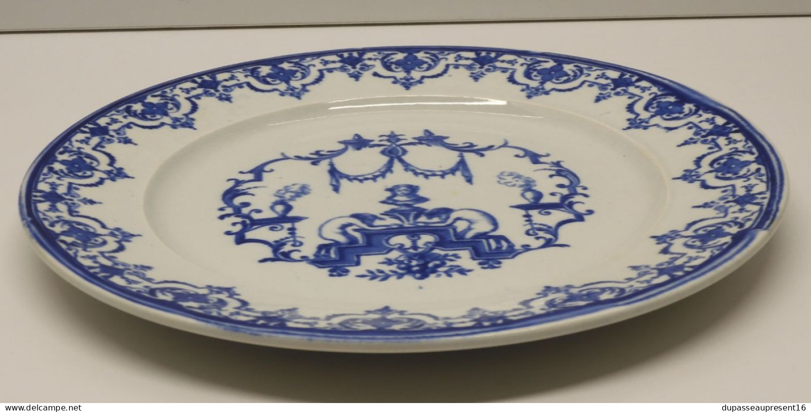 -BELLE ASSIETTE JULES VIEILLARD & Cie XIXe Modèle MOUSTIERS décors BLEUS   E