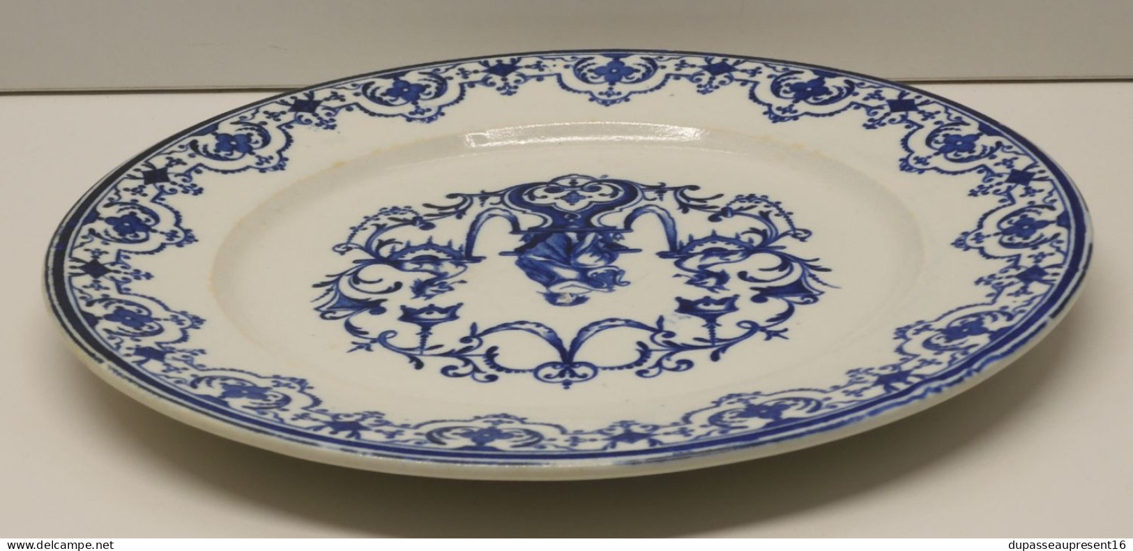 -BELLE ASSIETTE JULES VIEILLARD & Cie XIXe Modèle MOUSTIERS décors BLEUS   E