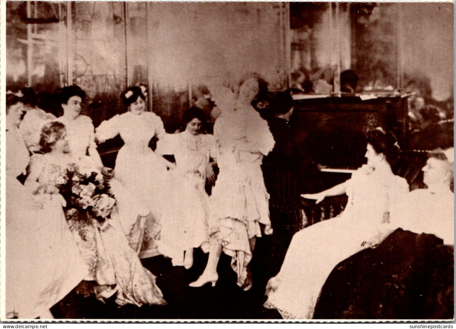 Louisiana New Orleans Girls Dancing In The Mirror Ballroom Of Hilma Burt's House In Storyville Circa 1903 - New Orleans