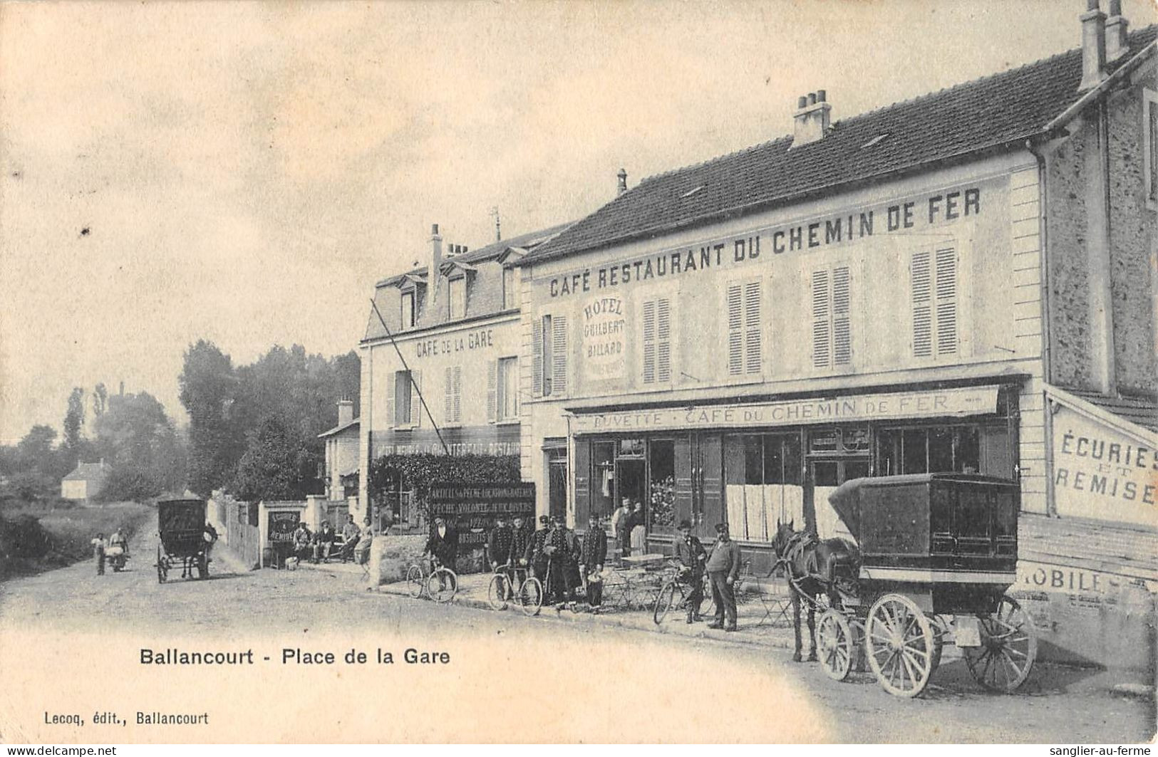 CPA 91 BALLANCOURT / PLACE DE LA GARE / CAFE DU CHEMIN DE FER / MAISON GUILBERT - Ballancourt Sur Essonne